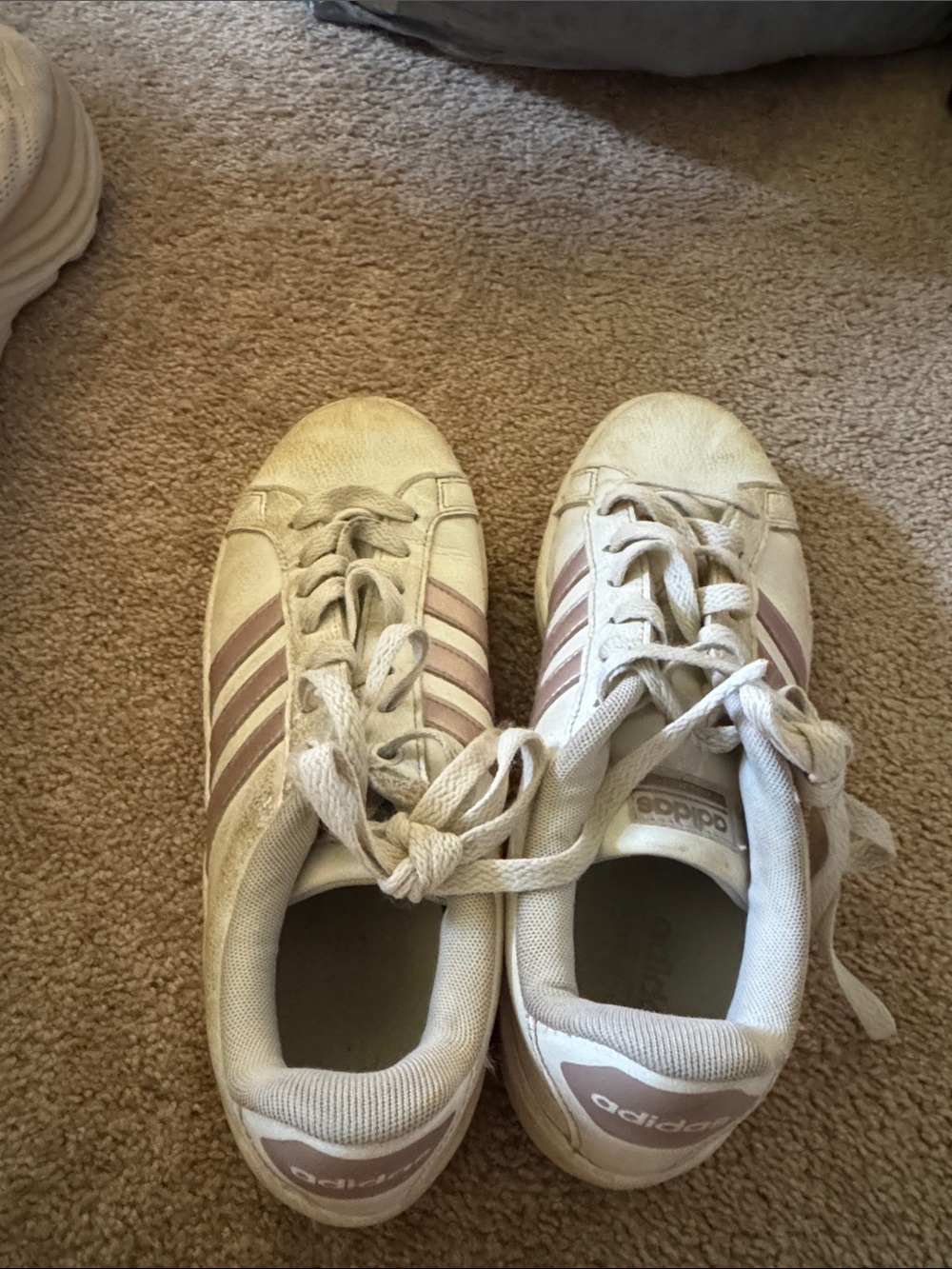 adidas Women’s Cream Sneakers with Light Pink Stripes cloud foam superstar